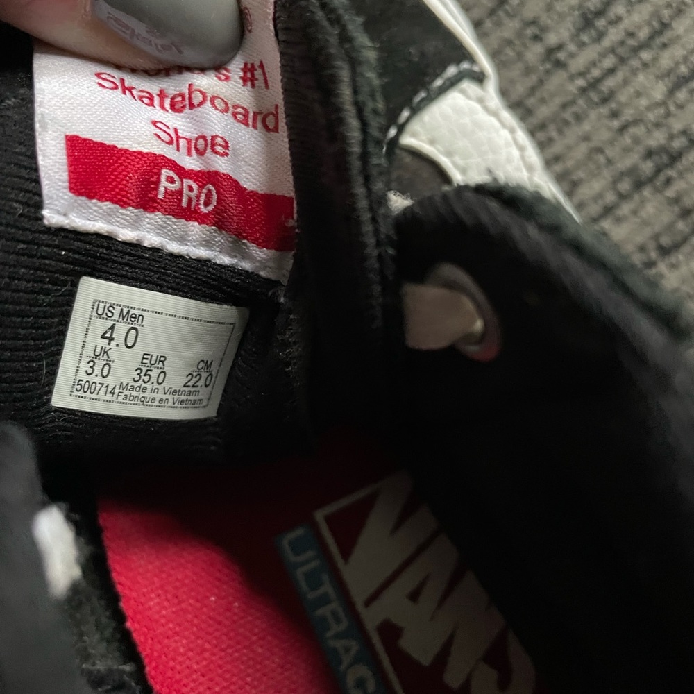 VANS - Picture 2 of 2